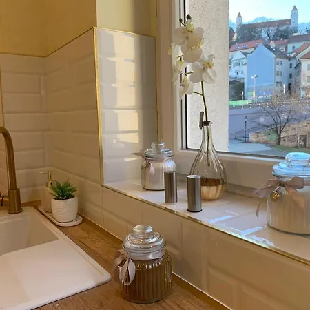 Apartamento New Oldtown Near St Martin Cathedral, Ac, Balcony